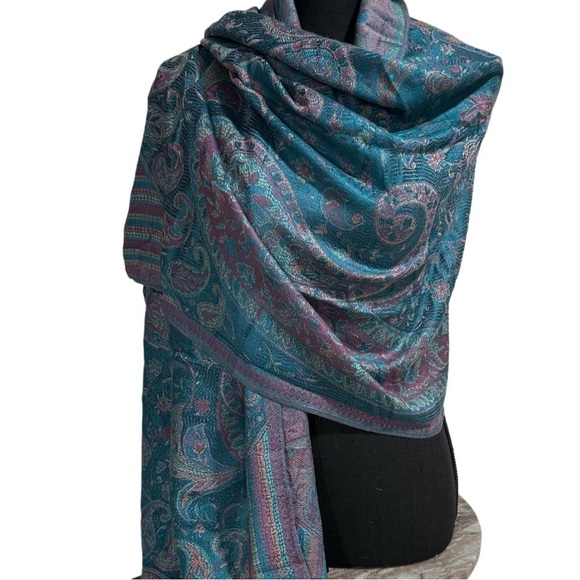 Elegant Shawl in Metallic Green Paisley-Versatile Wrap, Scarf, Veil, Soft Cozy - Picture 5 of 16
